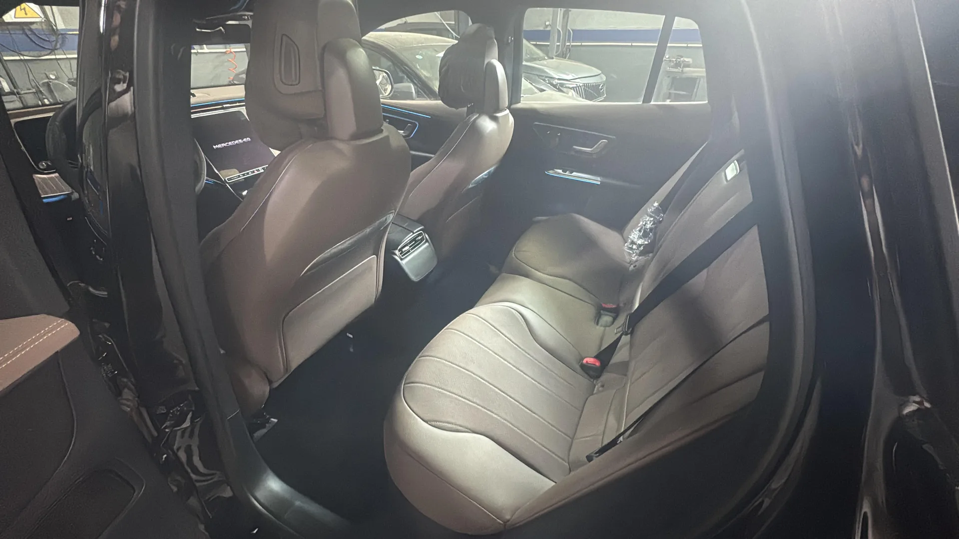 بنز  EQE SUV 6