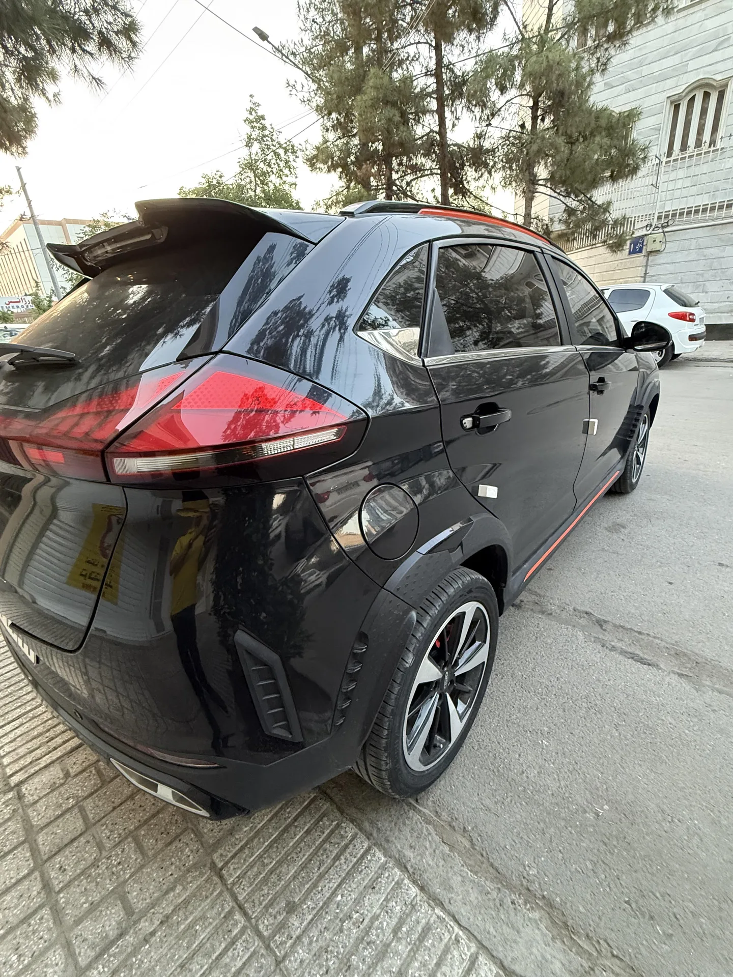 ام وی ام  X33 کراس 8