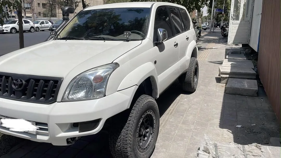 تویوتا پرادو چهار در