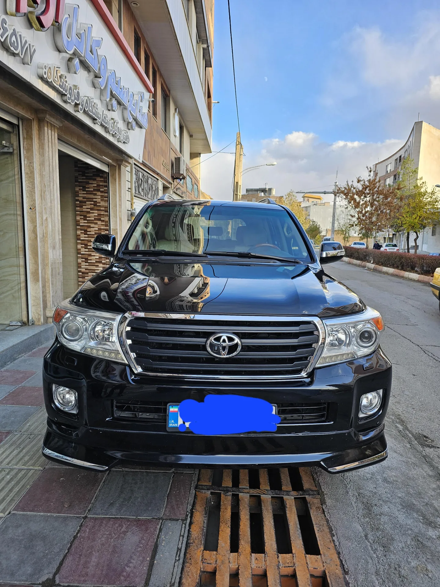 تویوتا  لندکروز چهار در 2