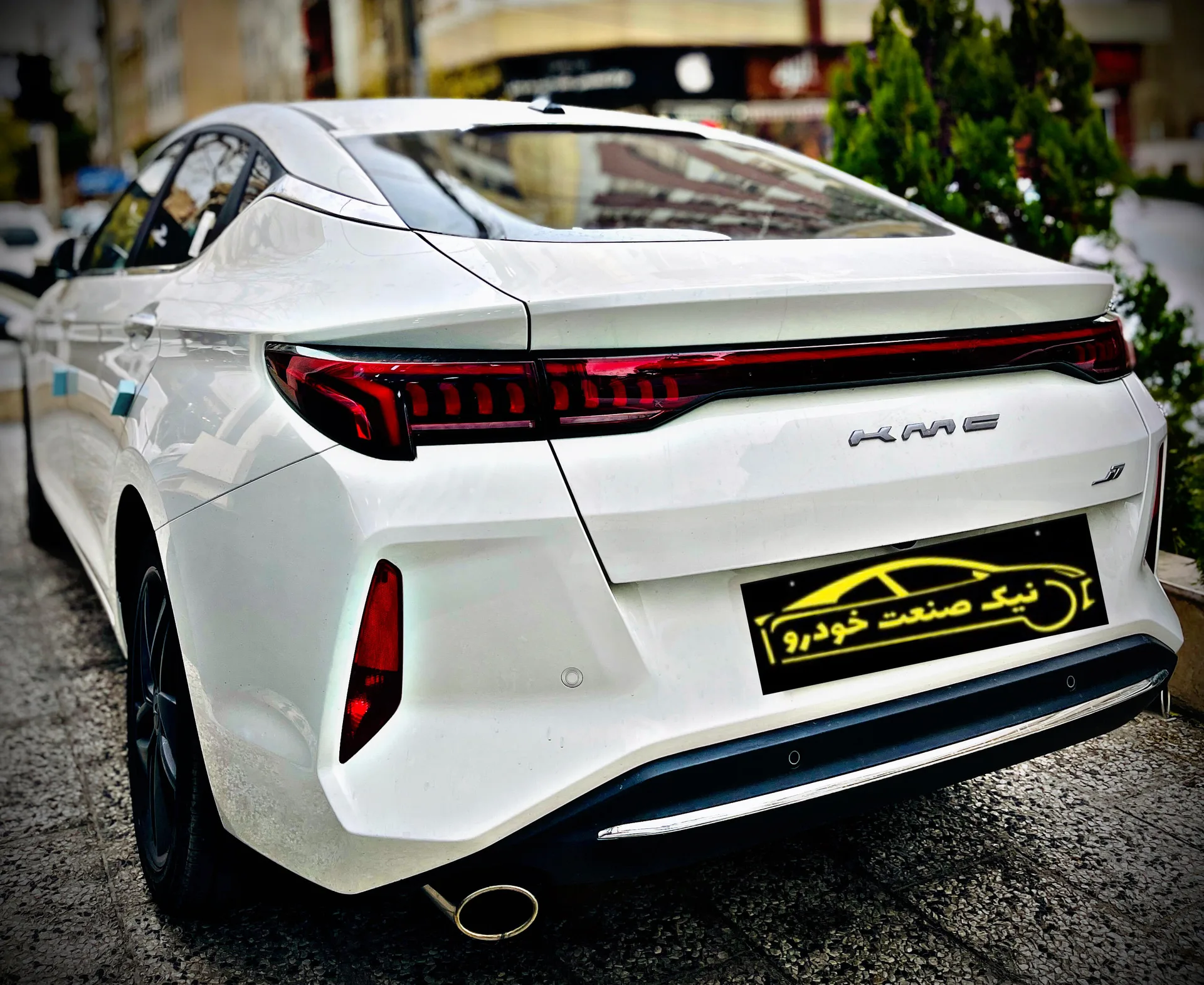 کی ام سی  J7 2