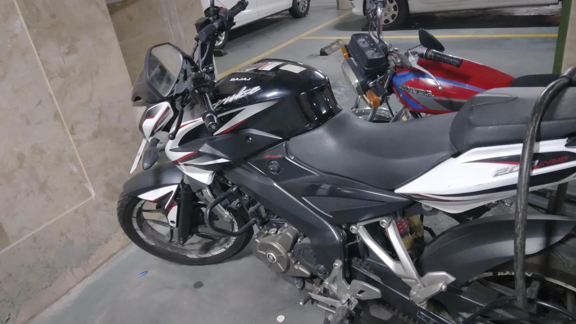 باجاج پالس 200NS