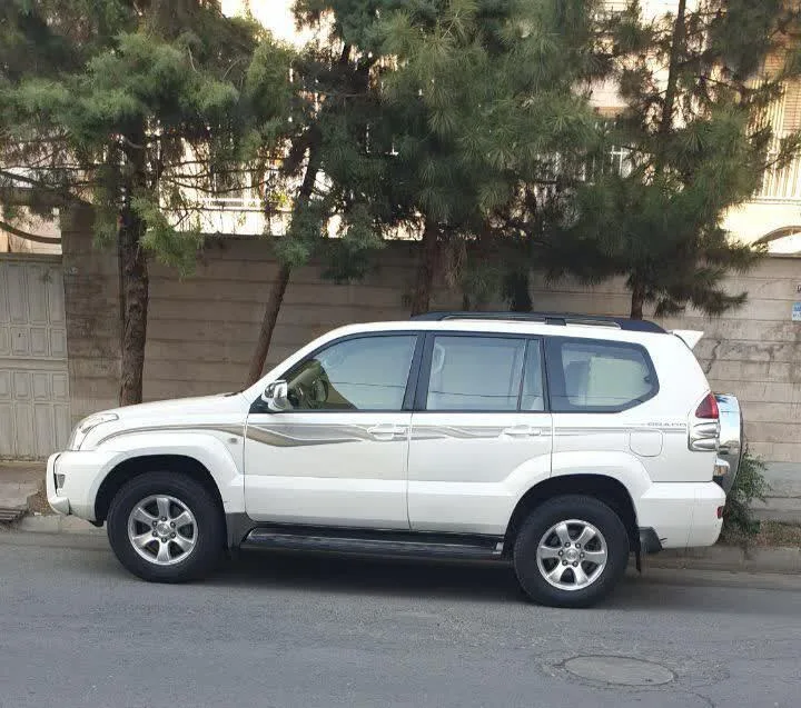 تویوتا  پرادو  چهار در 3
