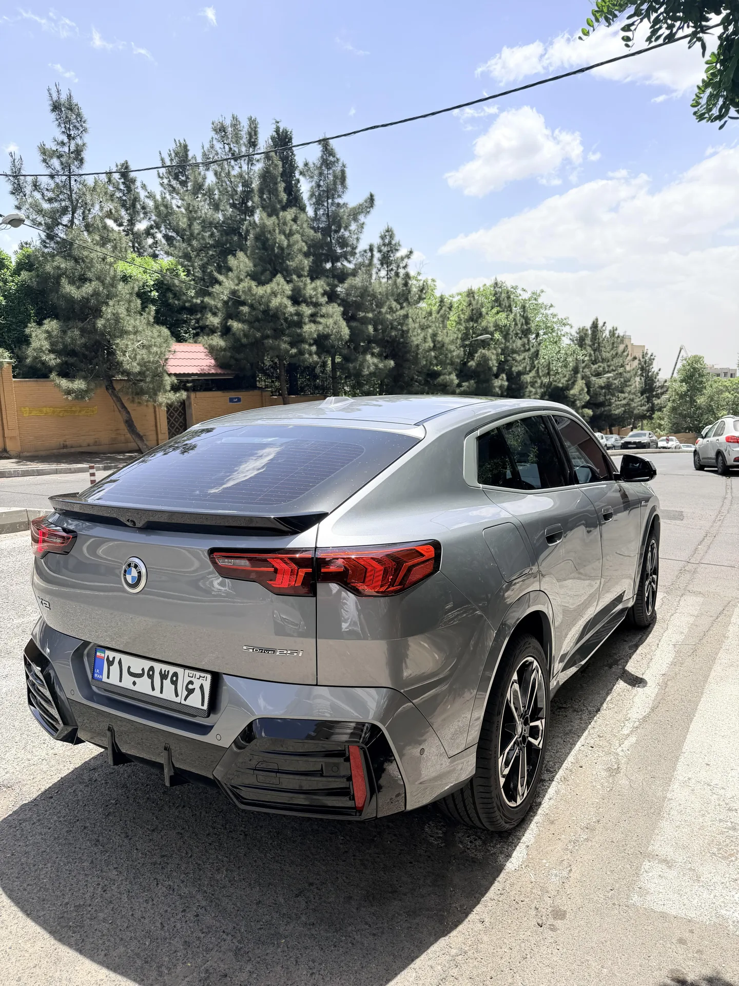 ب ام و X2