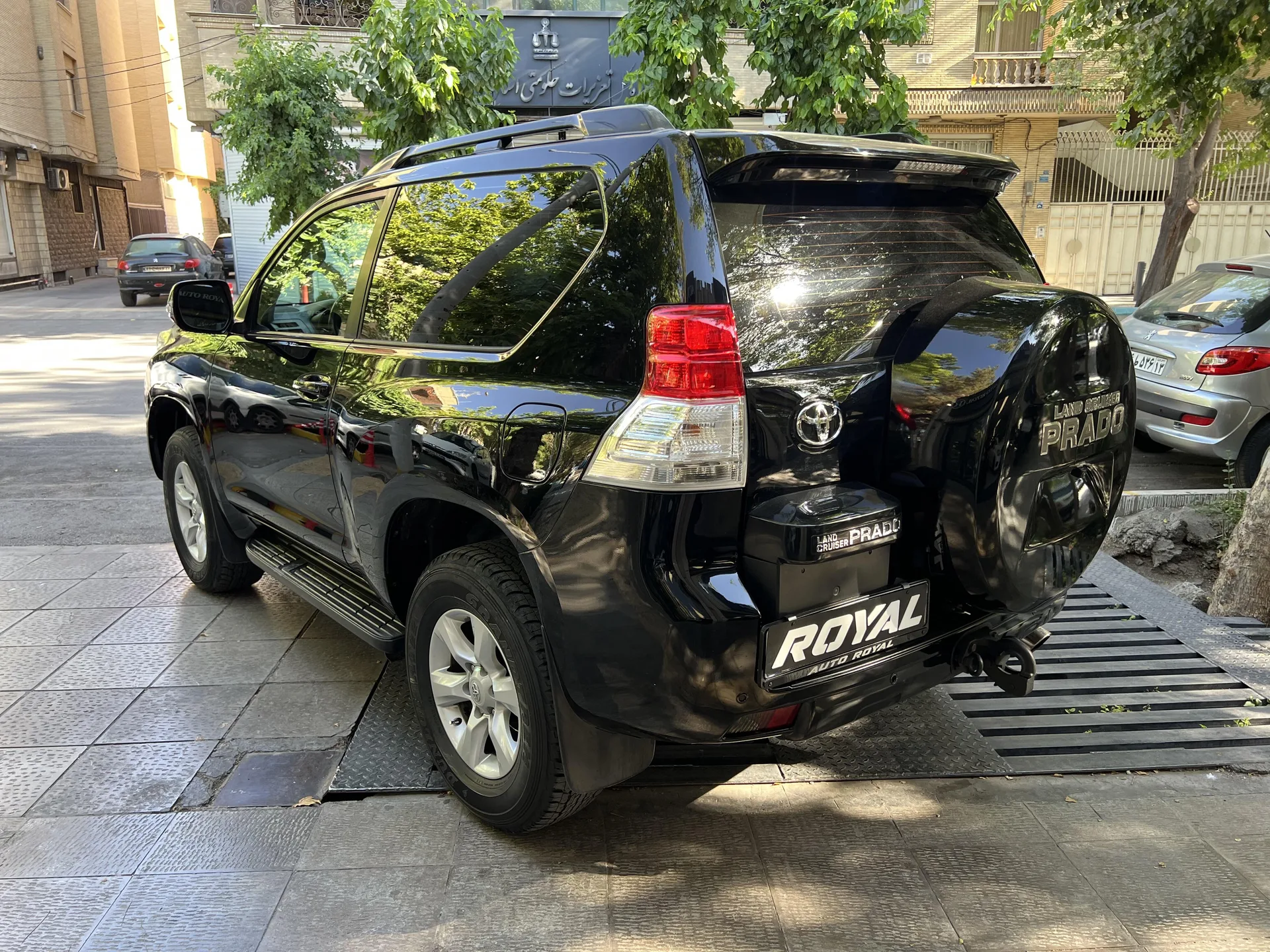 تویوتا  پرادو دو در 2