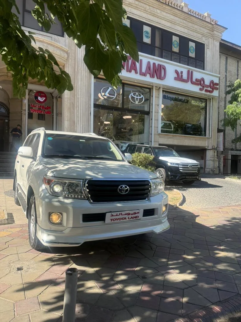 تویوتا لندکروز چهار در