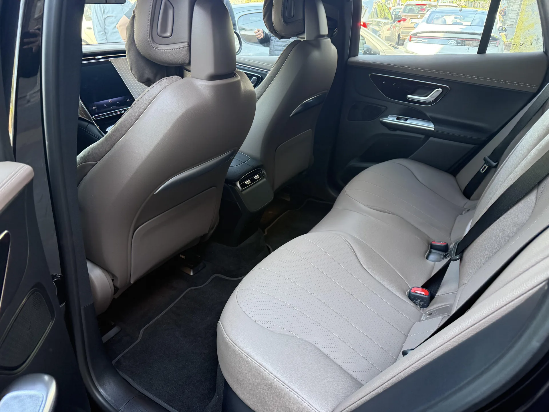 بنز  EQE SUV 7