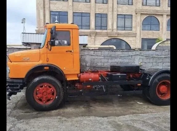 خاور 813
