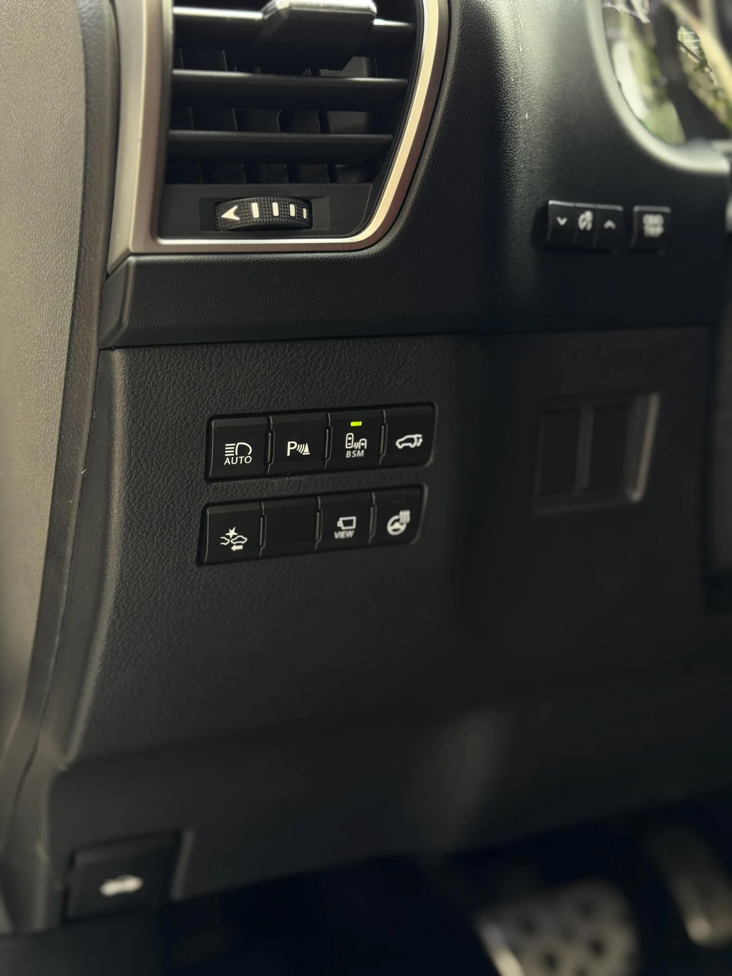 لکسوس  NX هیبرید 8