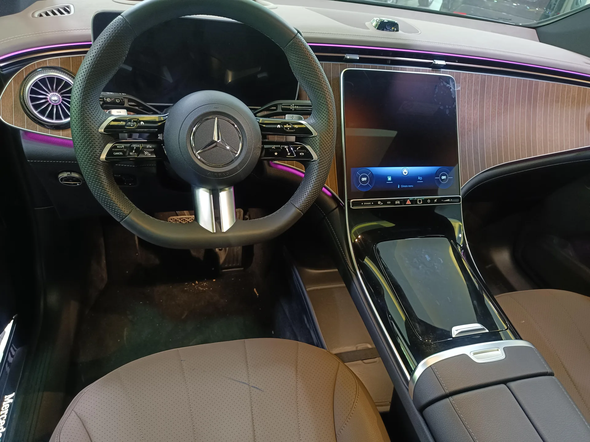 بنز  EQE SUV 3