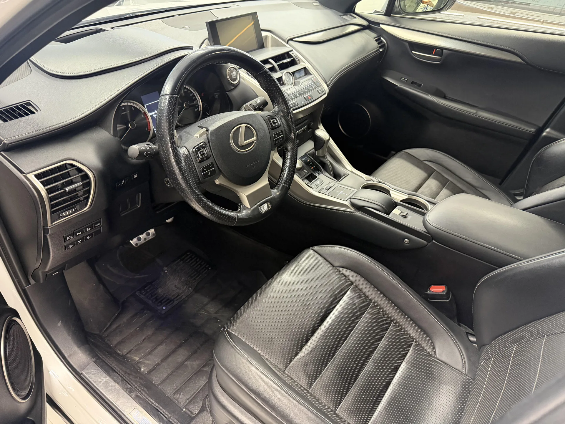 لکسوس  NX 4