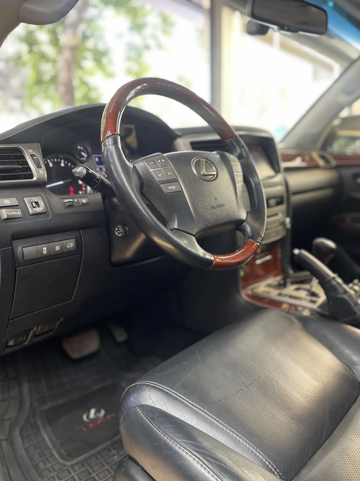 لکسوس  LX 11