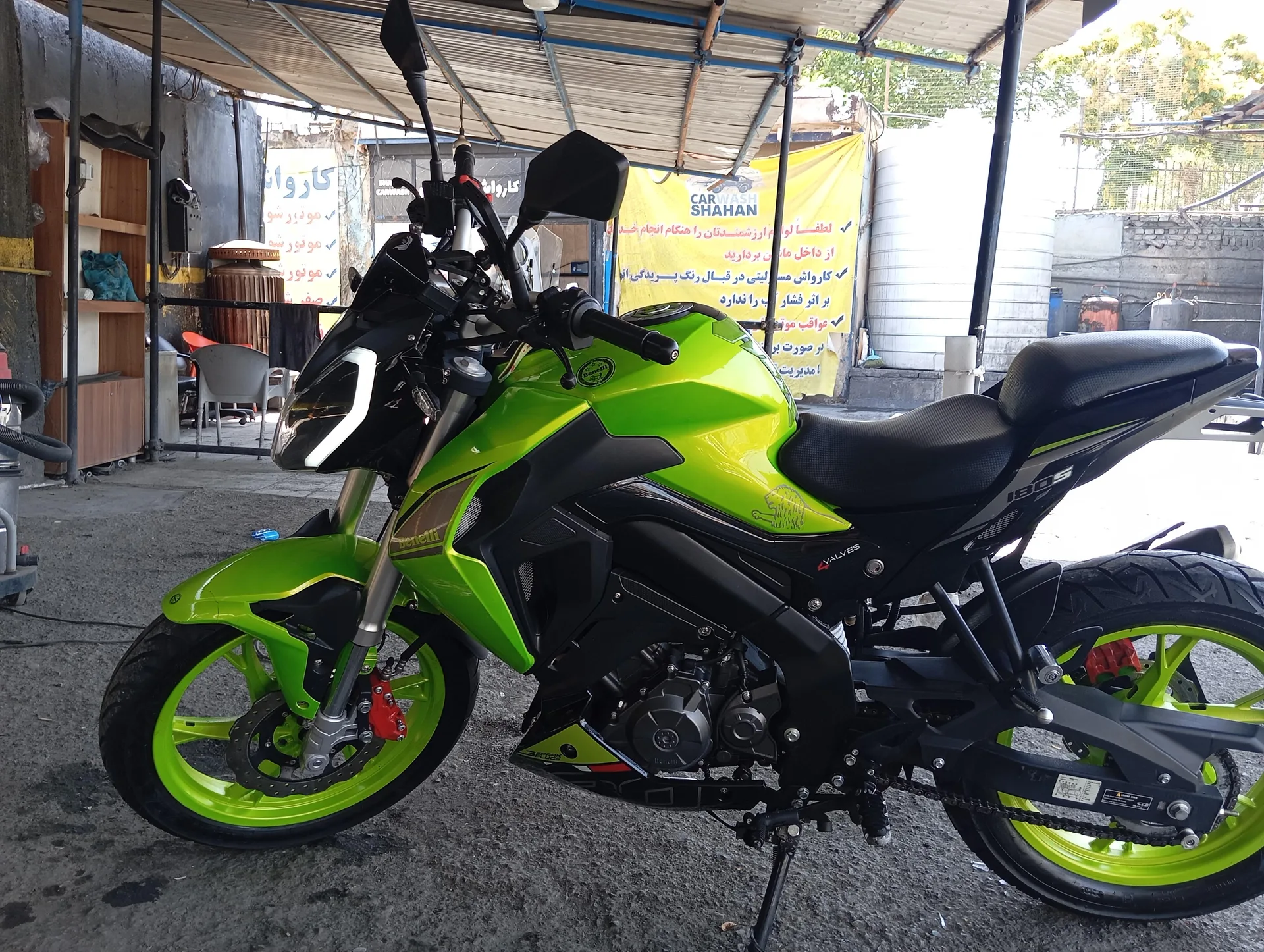 بنلی  TNT 180S 2