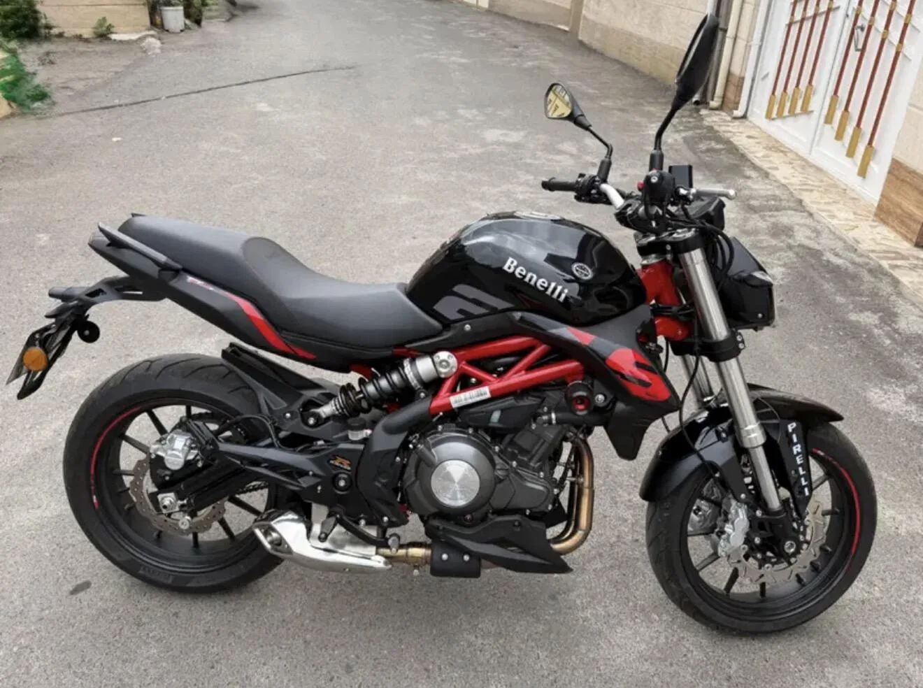 بنلی  TNT 300 2