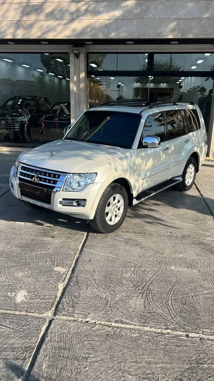 میتسوبیشی پاجرو چهار در