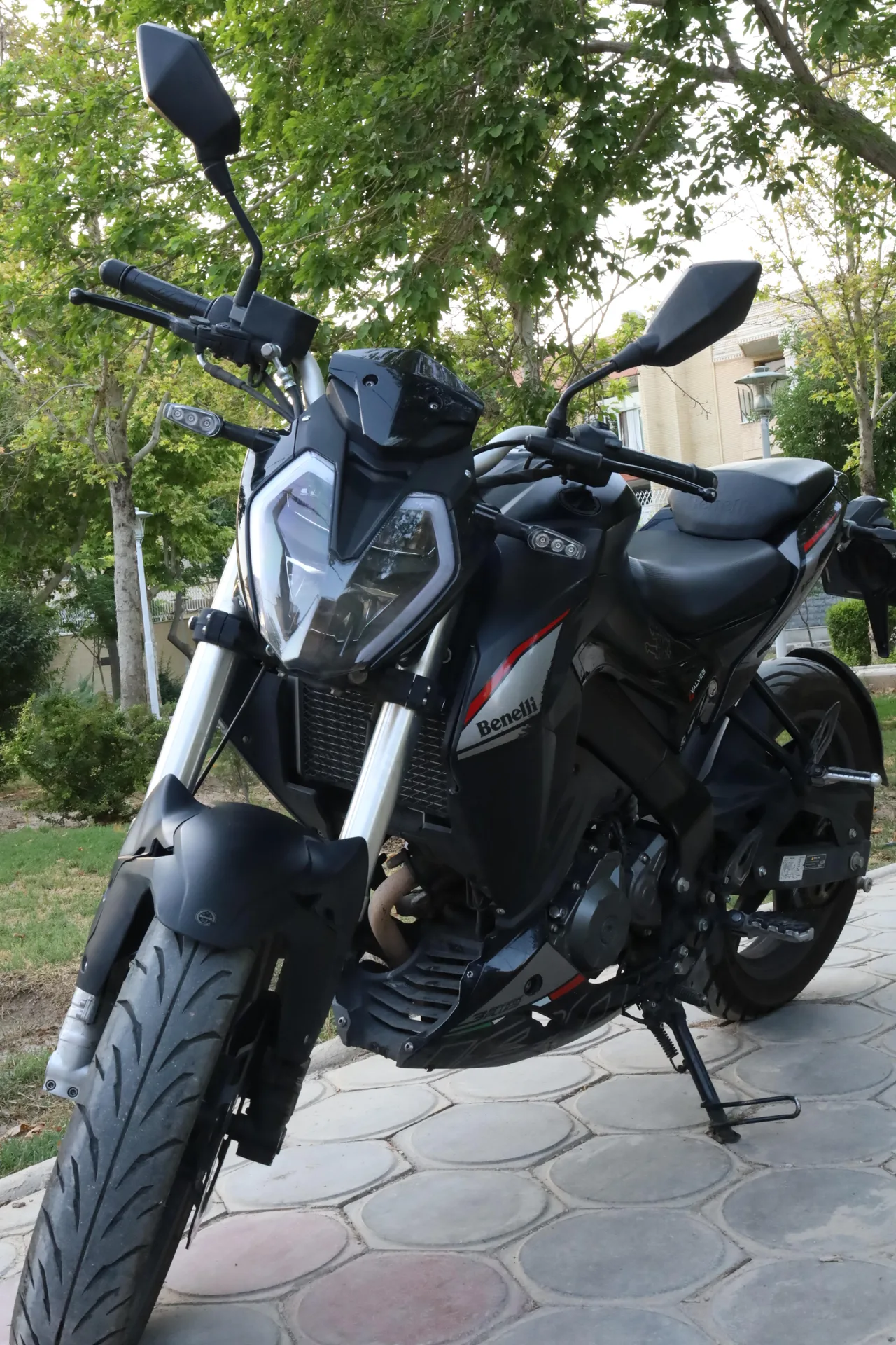 بنلی  TNT 180S 2