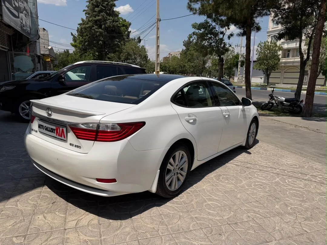 لکسوس  ES 5