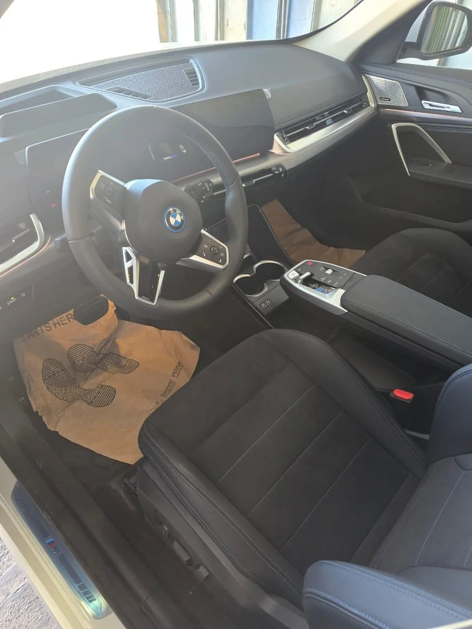 ب ام و  iX1 3