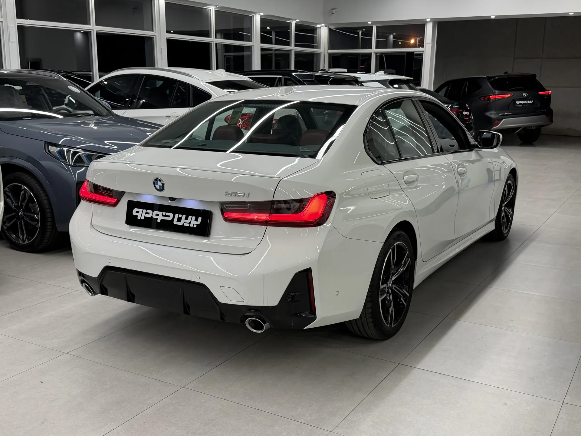 ب ام و  سری 3 سدان 7