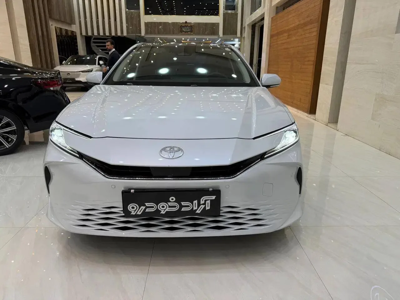 تویوتا کمری هیبرید