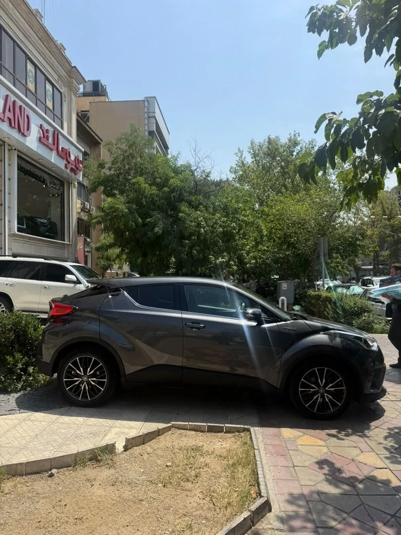 تویوتا  C-HR هیبرید 3