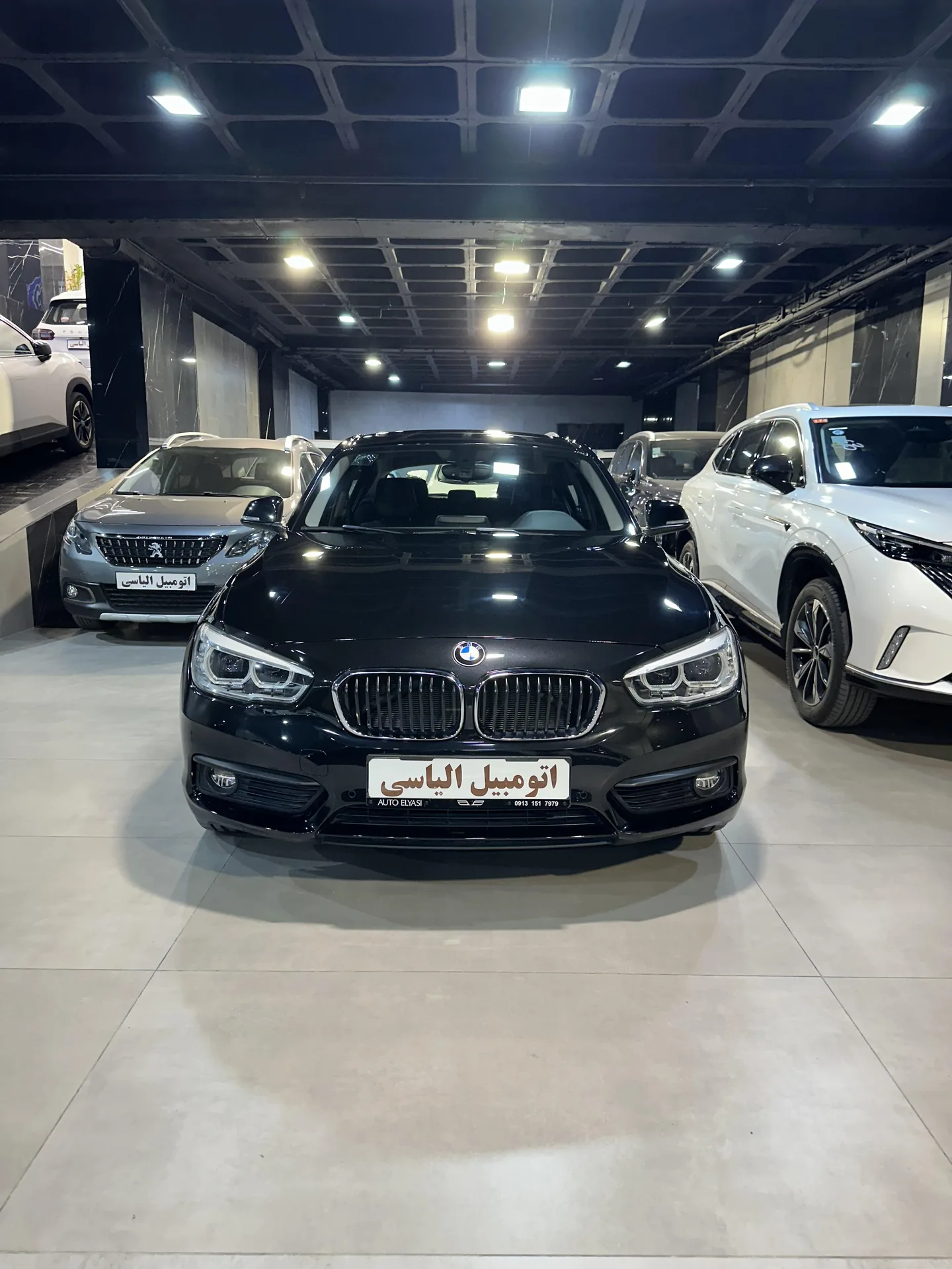 ب ام و سری 1 هاچ بک