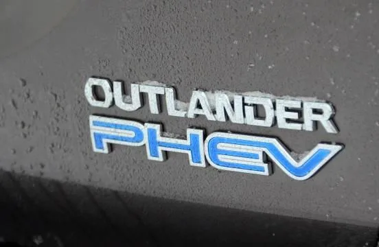 میتسوبیشی  اوتلندر PHEV 2
