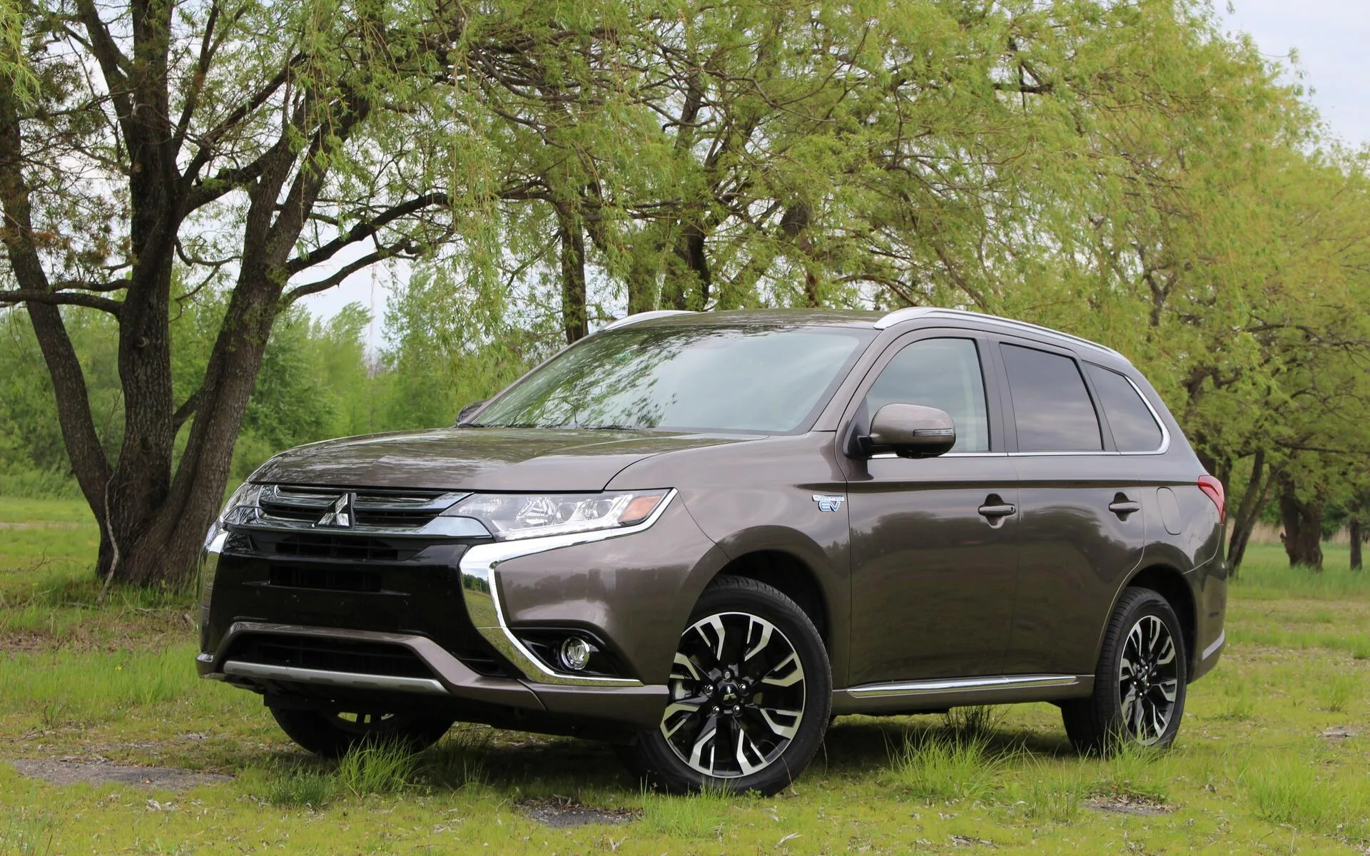 میتسوبیشی  اوتلندر PHEV 3