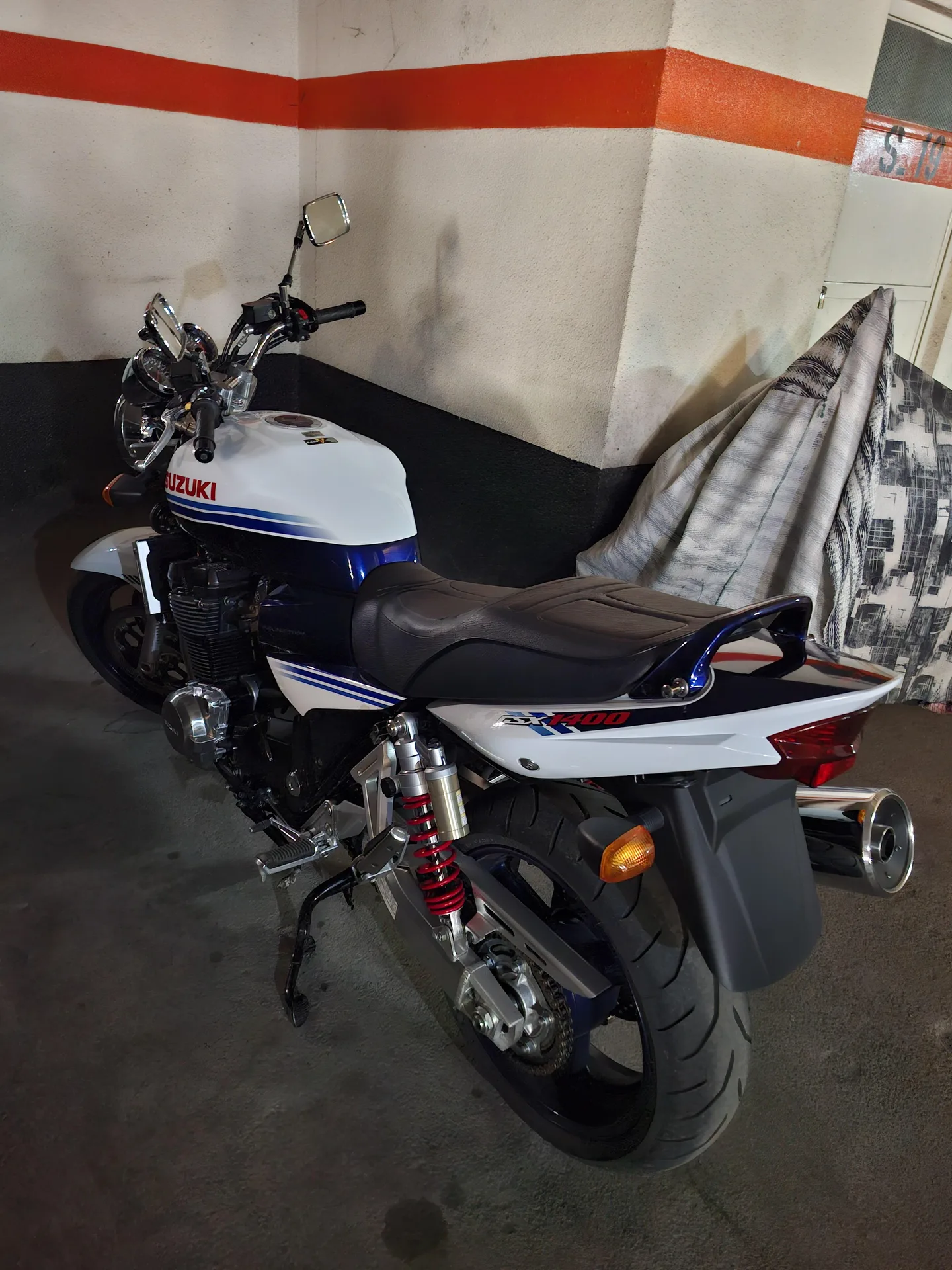 سوزوکی  GSX 1400 4