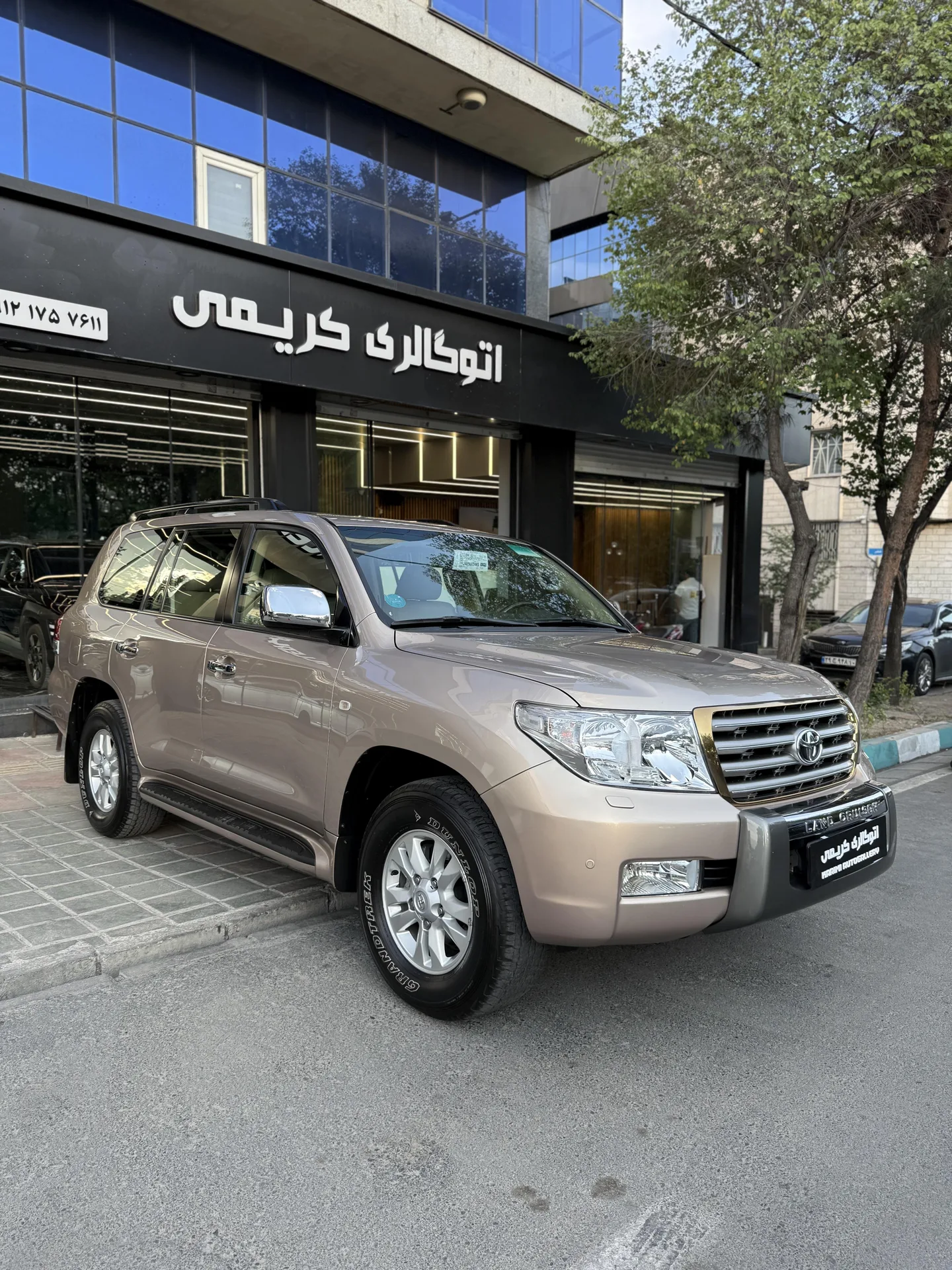 تویوتا  لندکروز چهار در 2