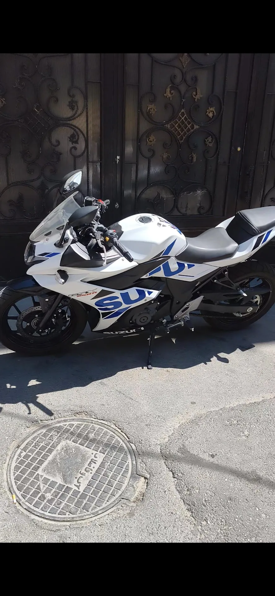 سوزوکی  GSX 250 R 3