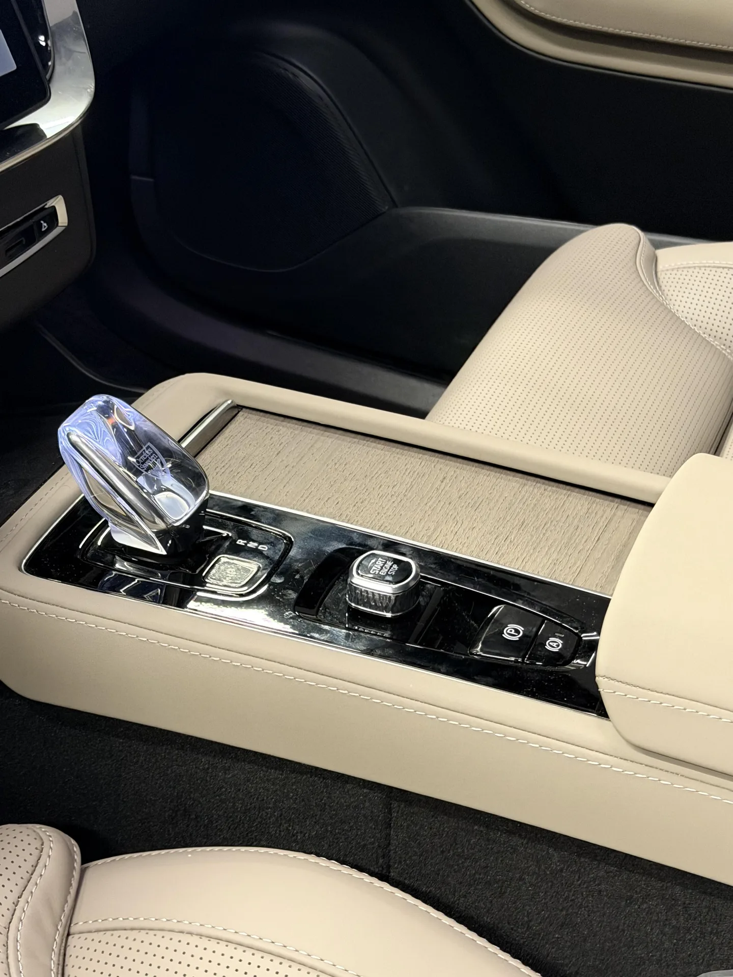 ولوو  XC90 10