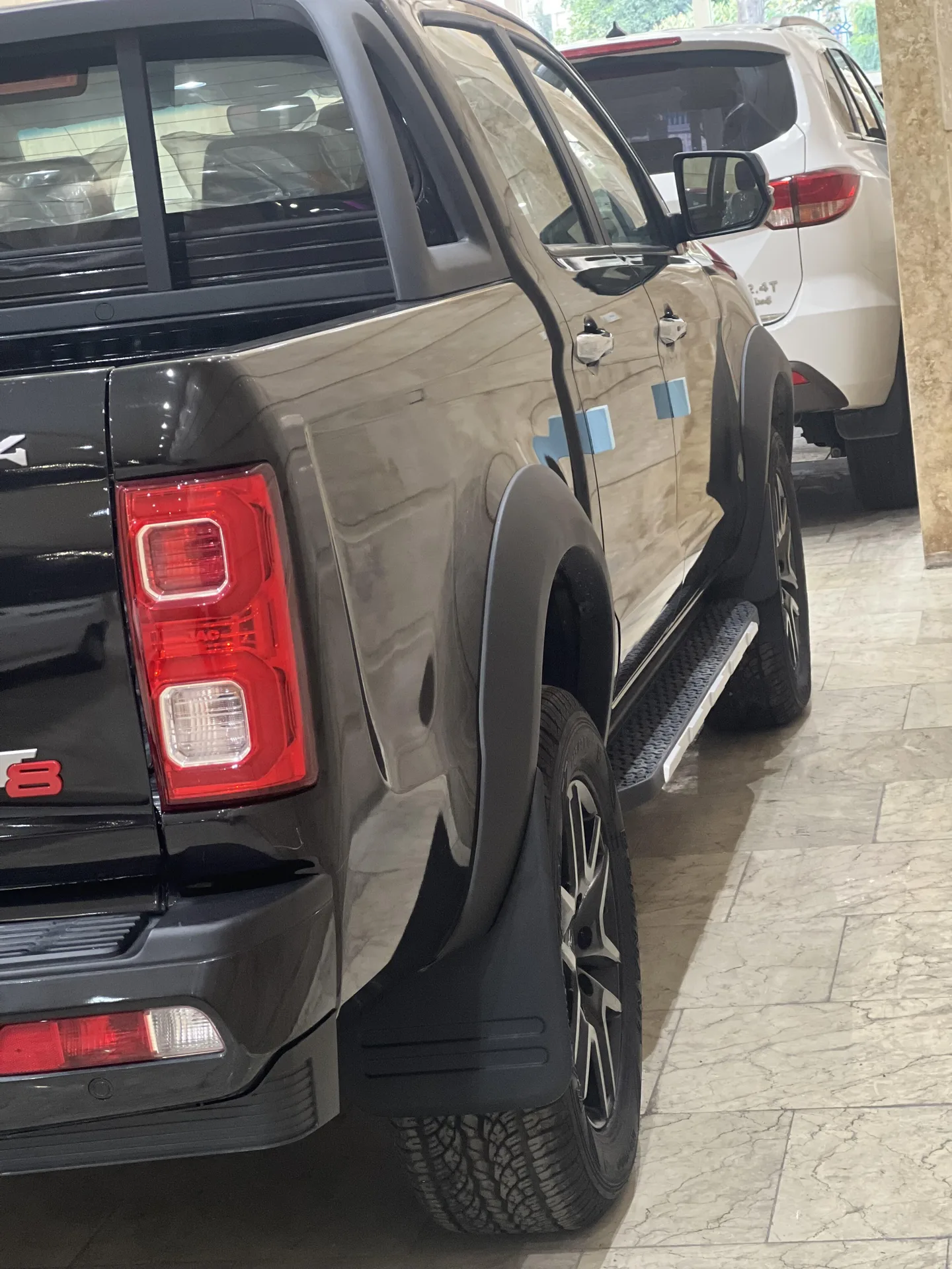 کی ام سی  T8 2