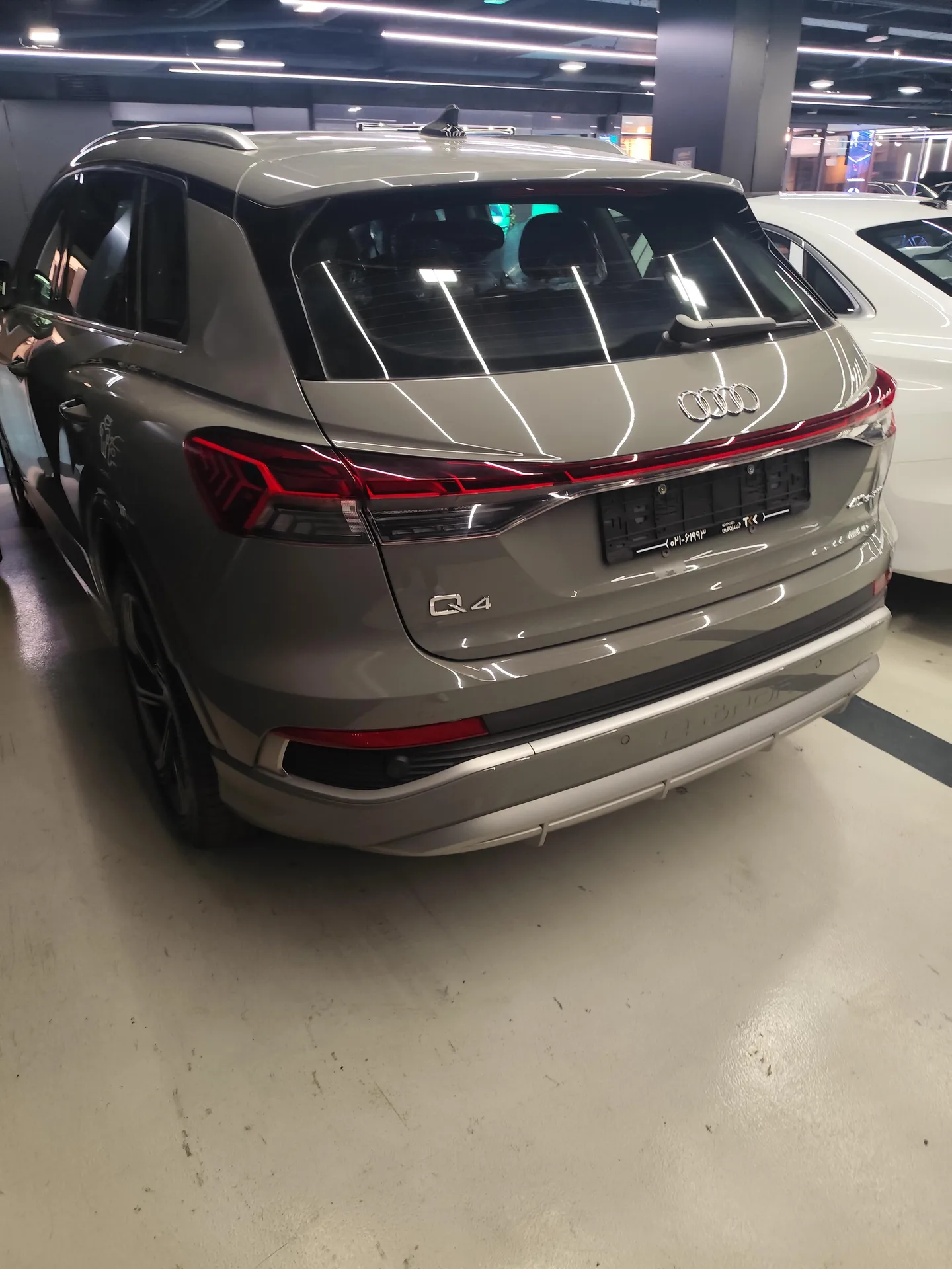 آئودی  Q4 e-tron 3