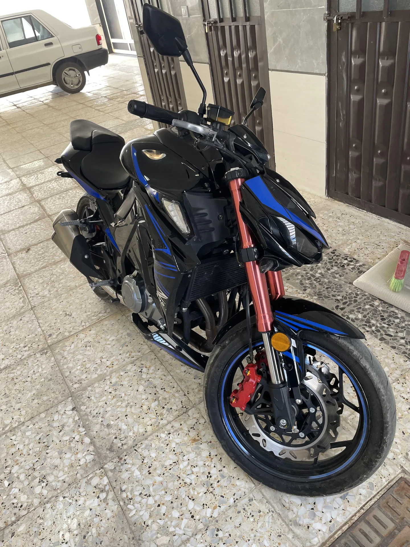 کاوازاکی  Z1000 2