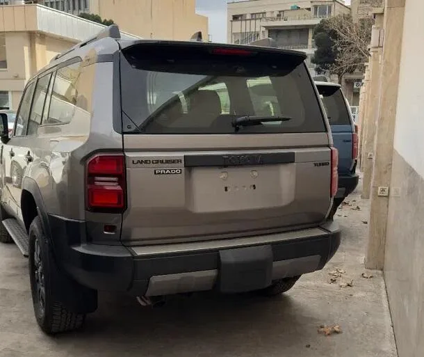 تویوتا پرادو چهار در