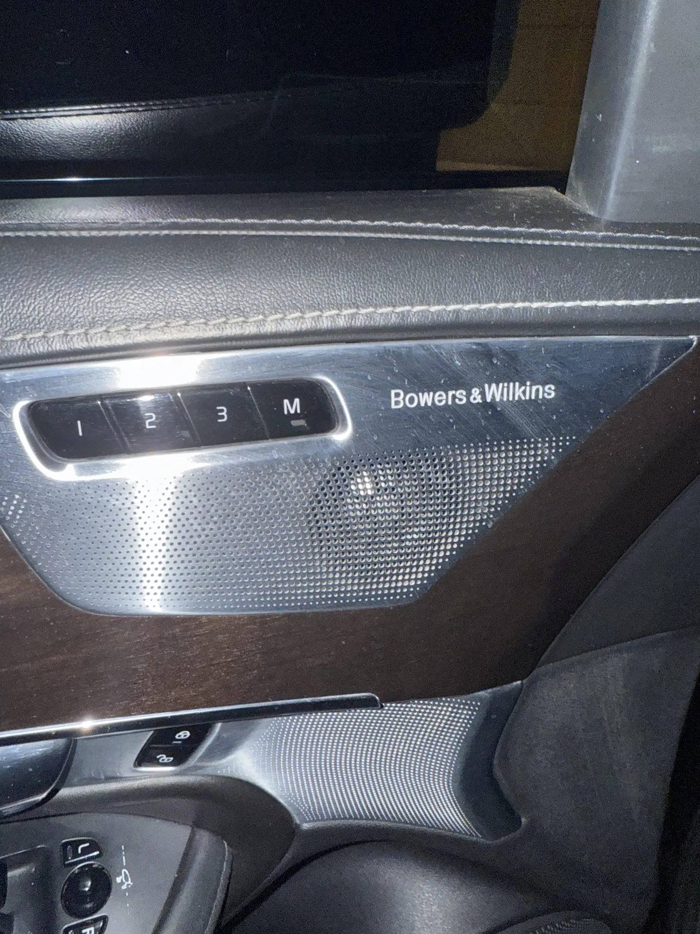 ولوو  XC90 4