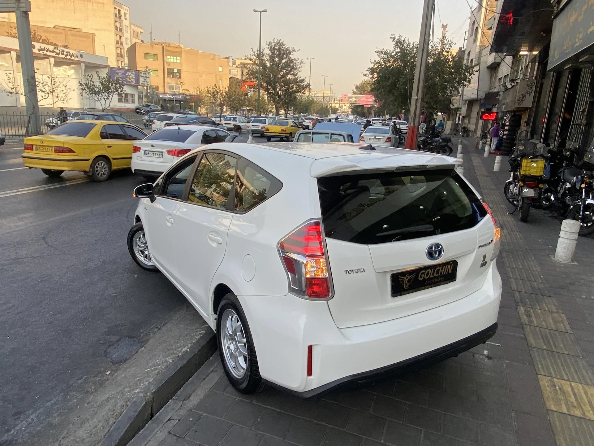 تویوتا  پریوس 21