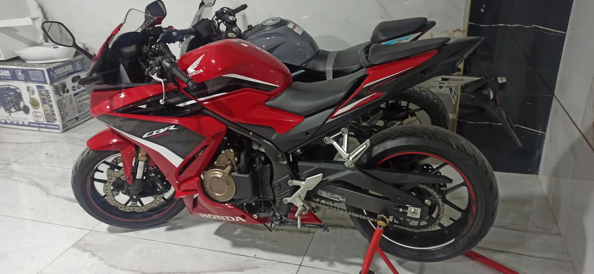 هوندا  CBR 1000 2