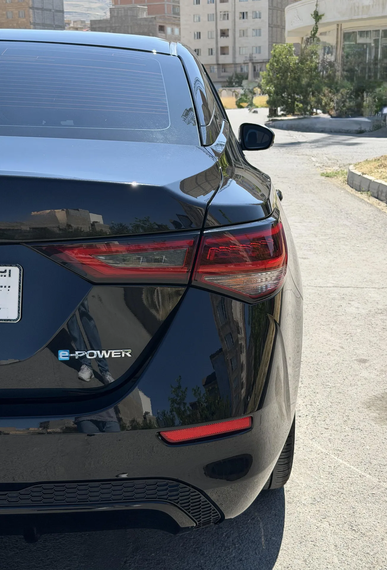 نیسان  سیلفی e-POWER 4
