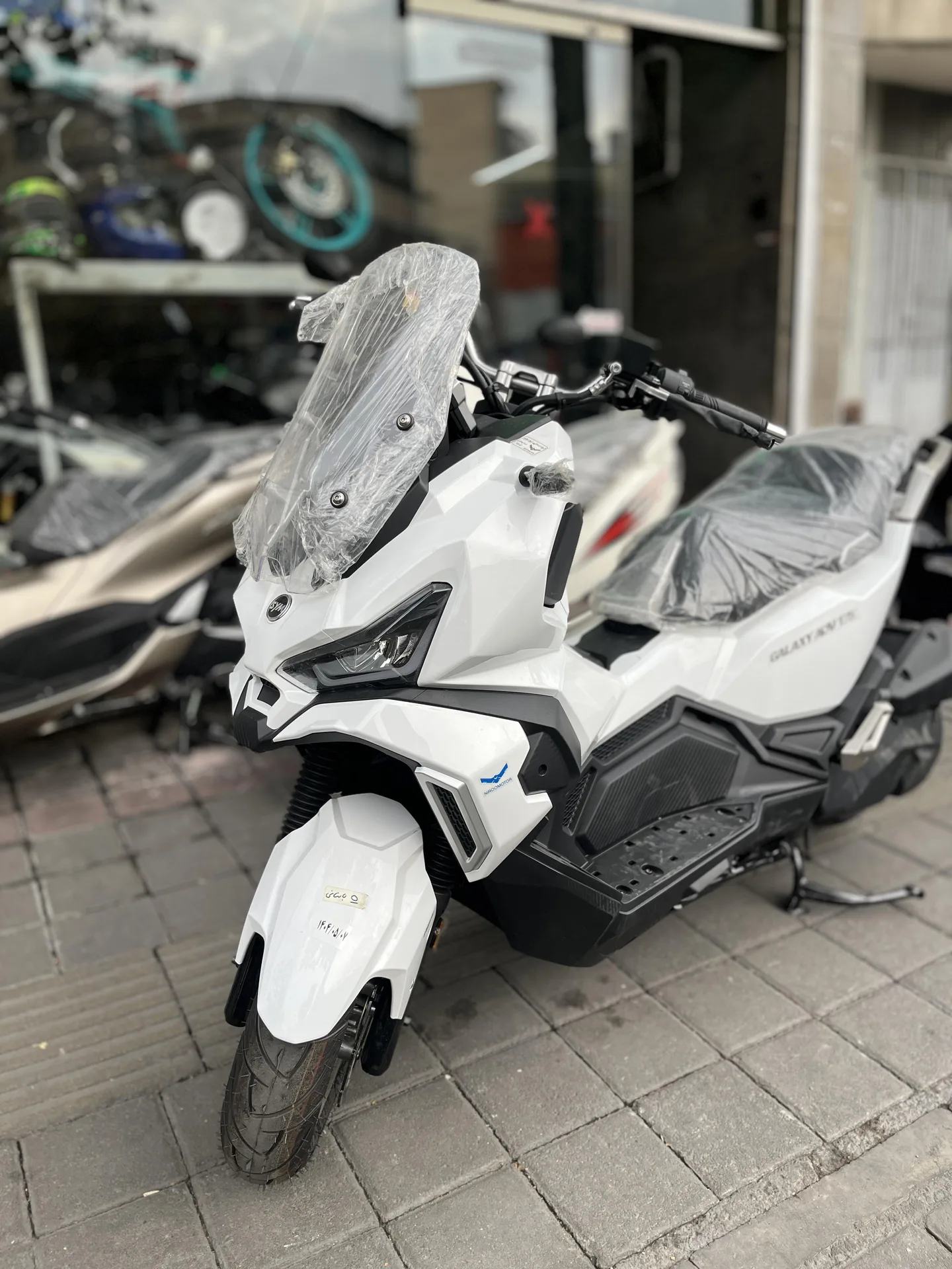 اس وای ام ADV 175