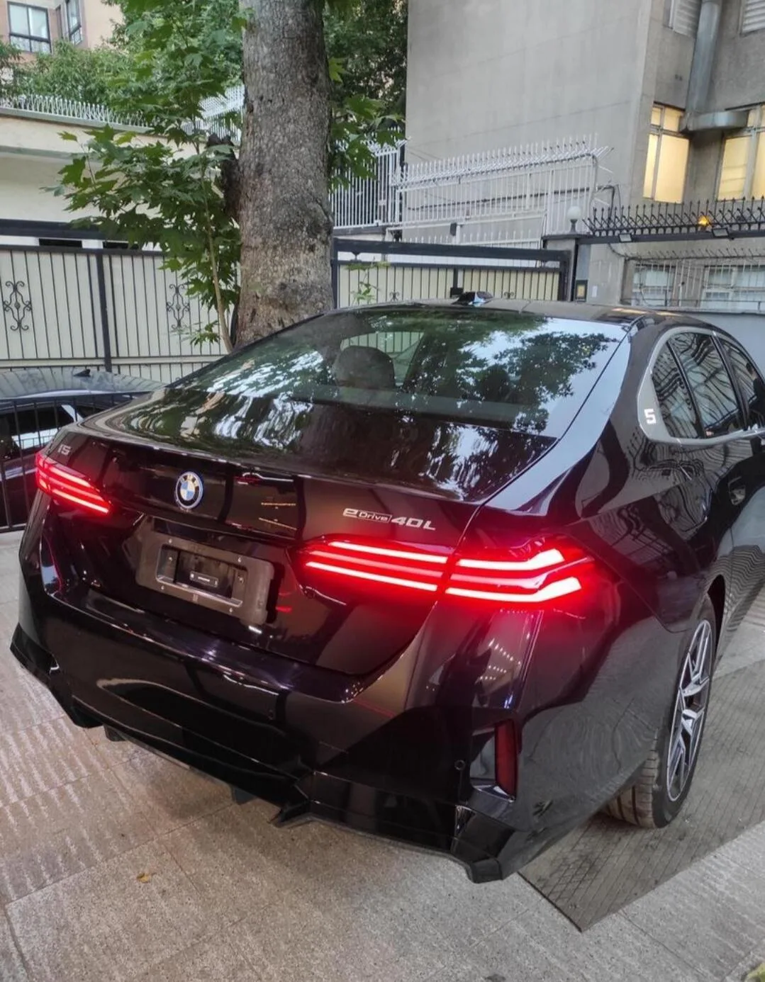 ب ام و i5