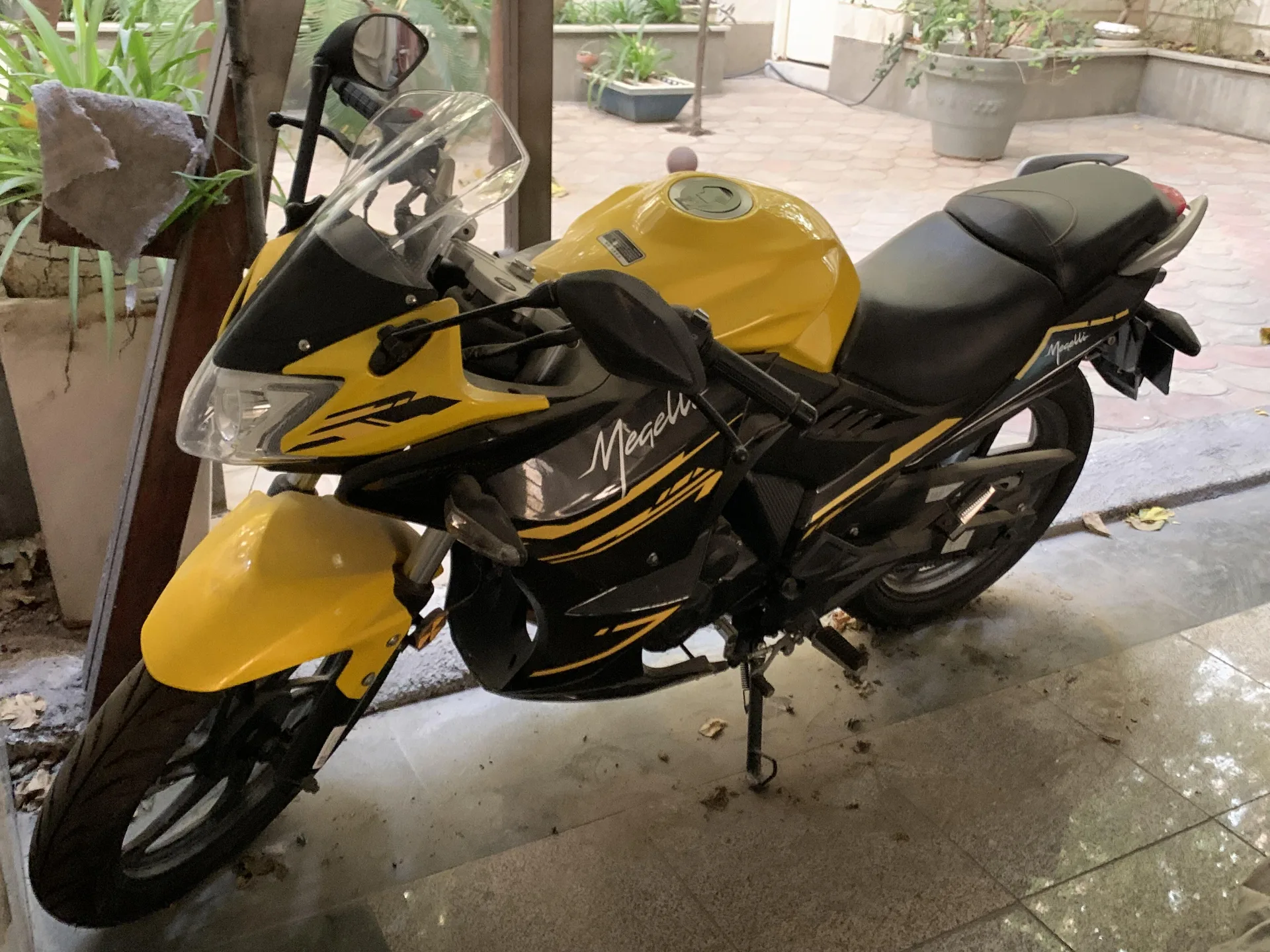مگلی 200R