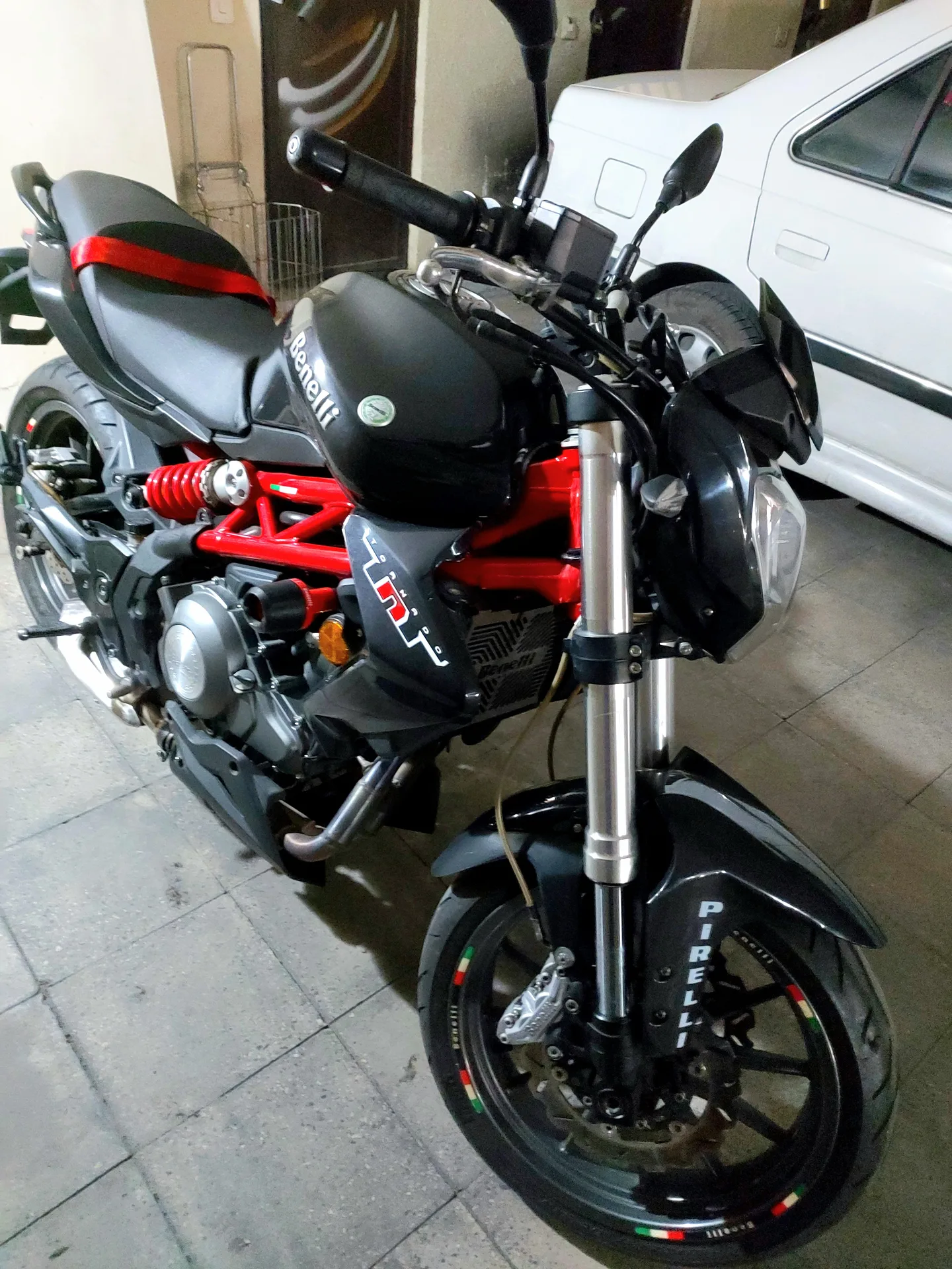 بنلی  TNT 300 3