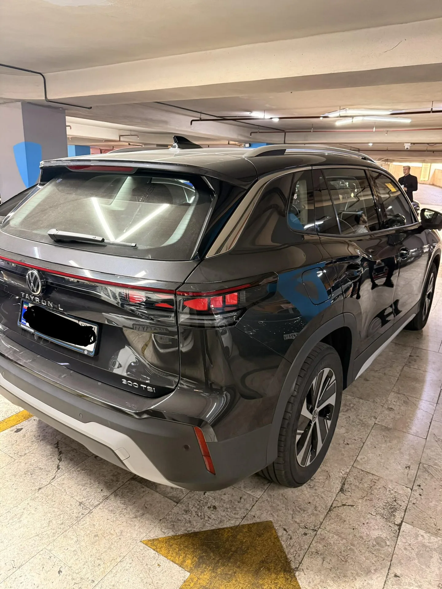 فولکس  تایرون L 4
