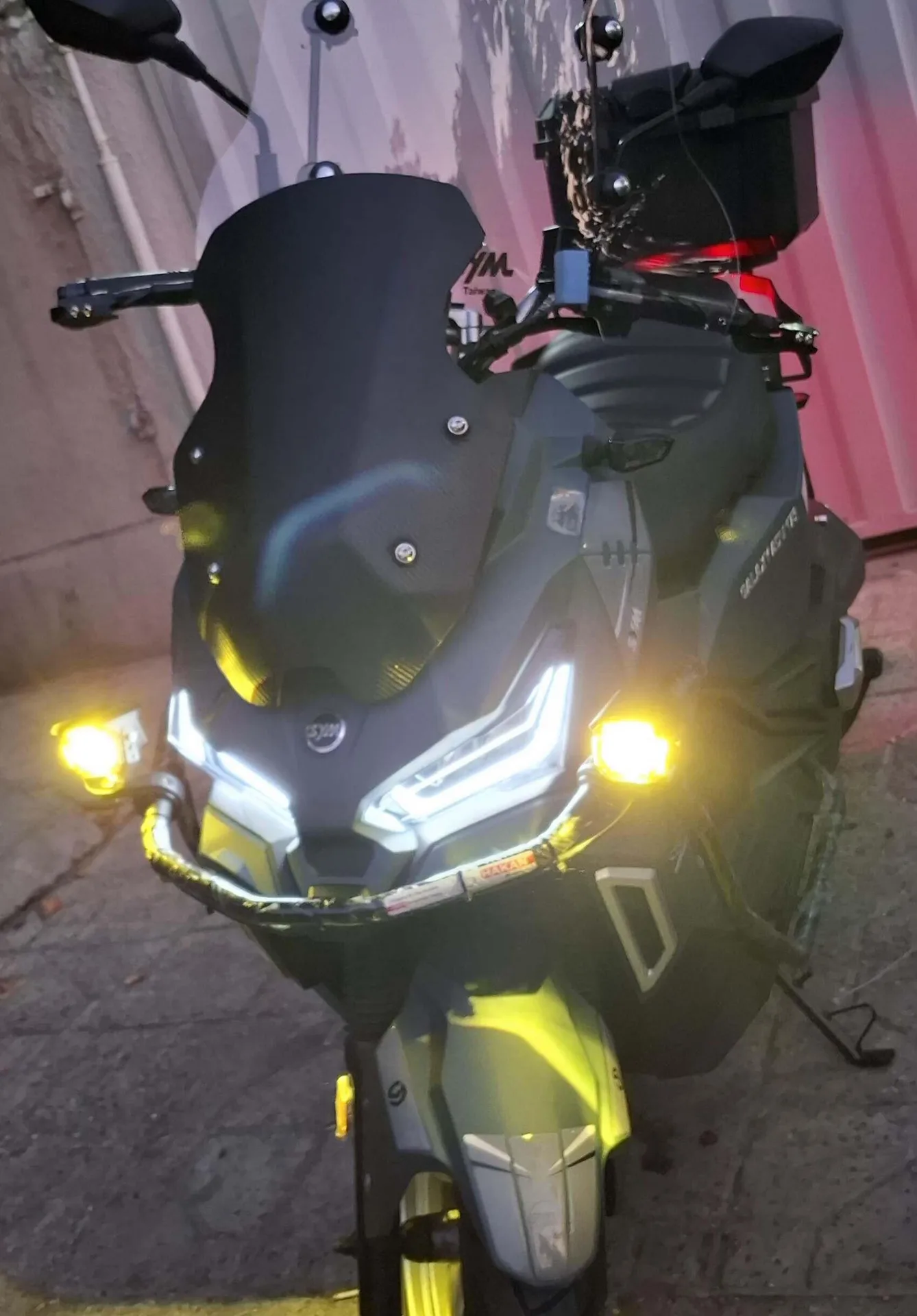 اس وای ام  ADV 175 2