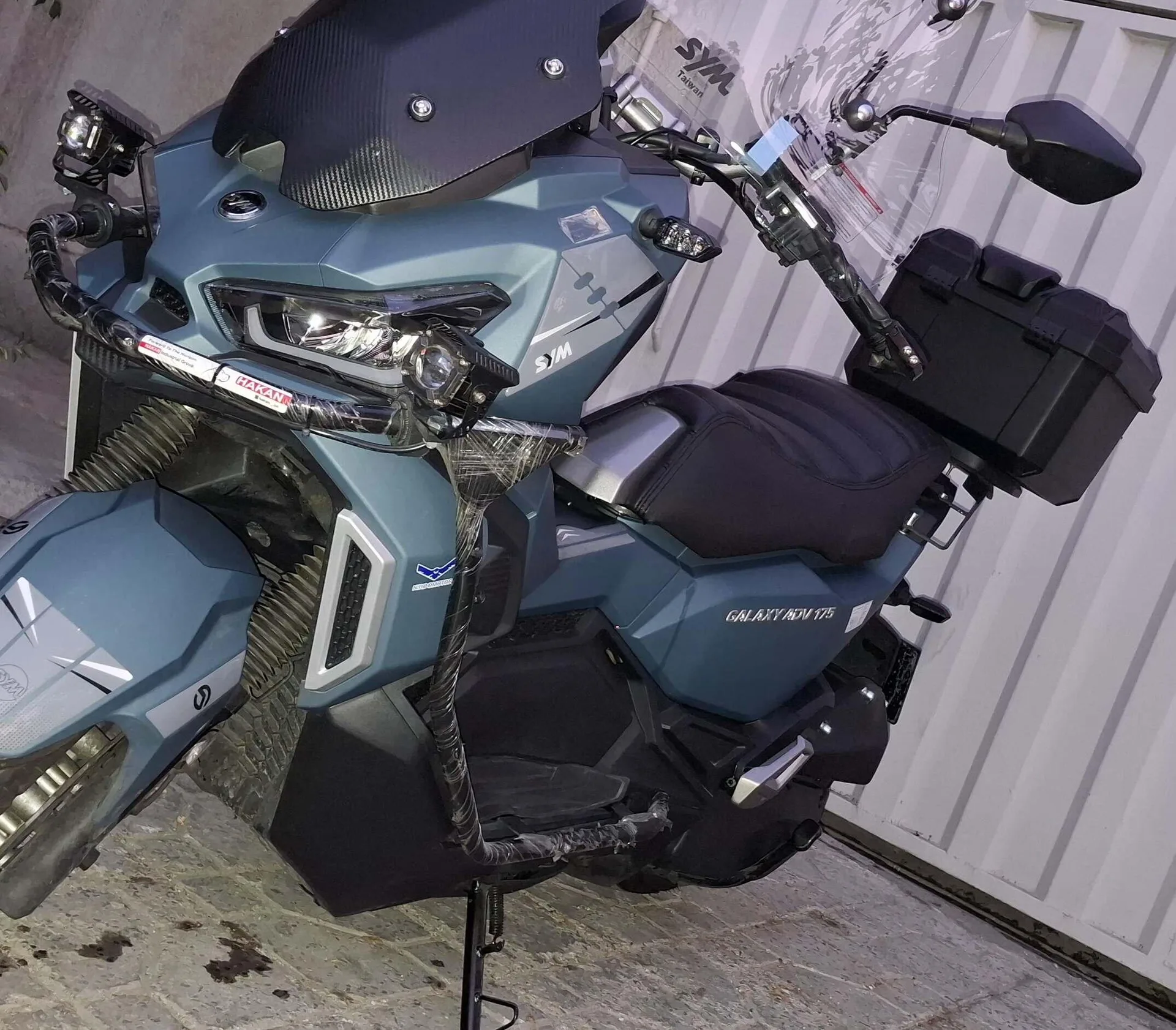 اس وای ام  ADV 175 3