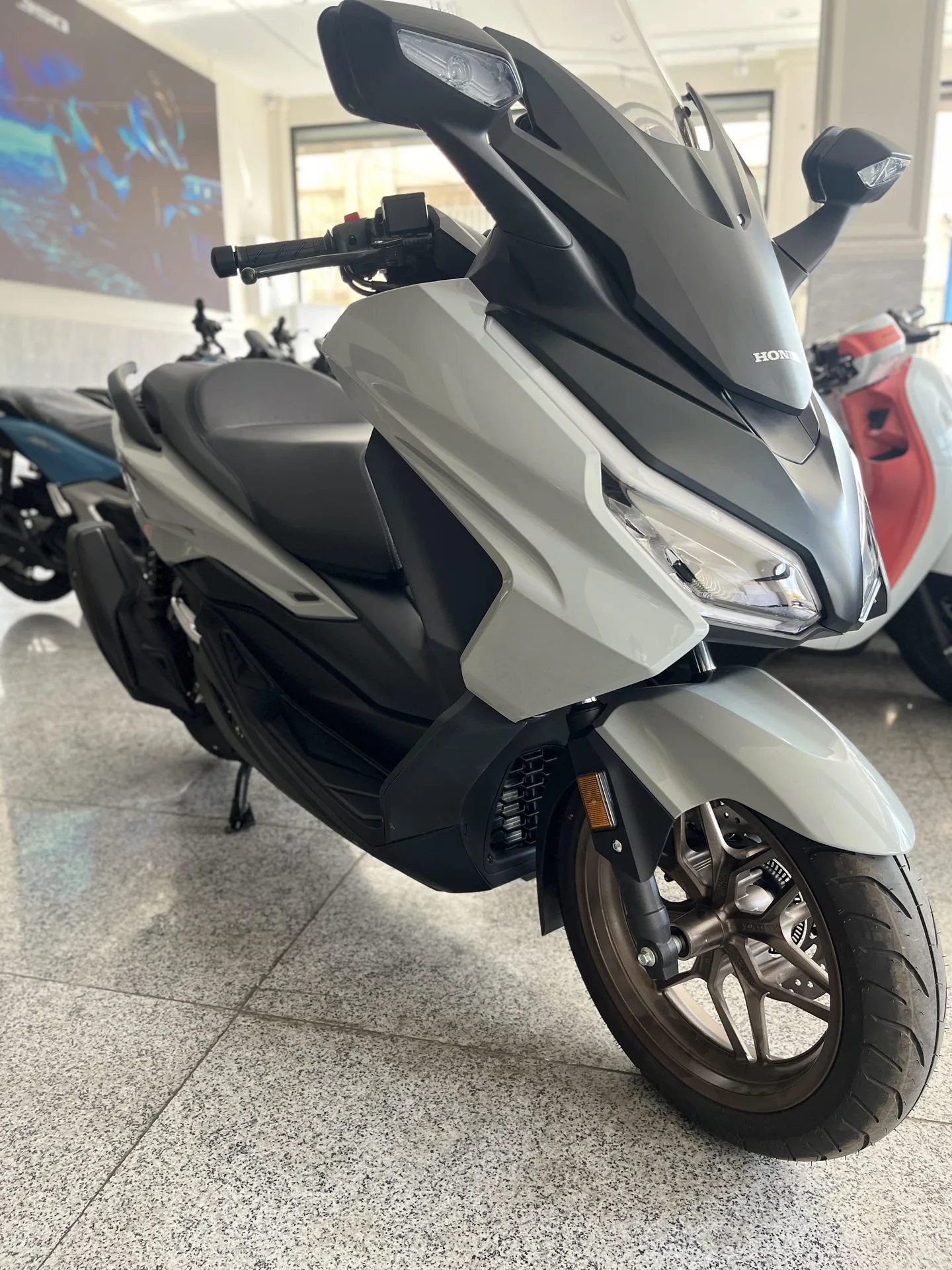 هوندا  فورزا 350 2