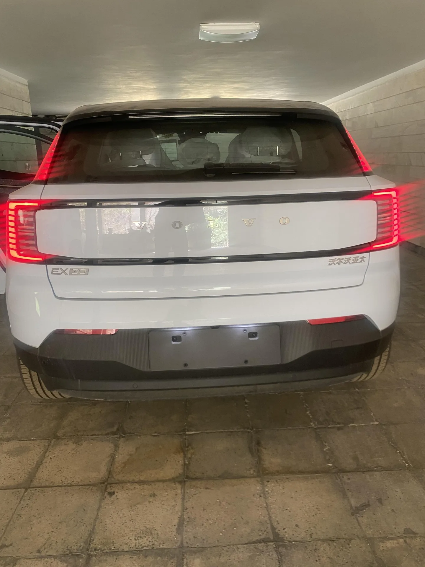 ولوو  EX30 3