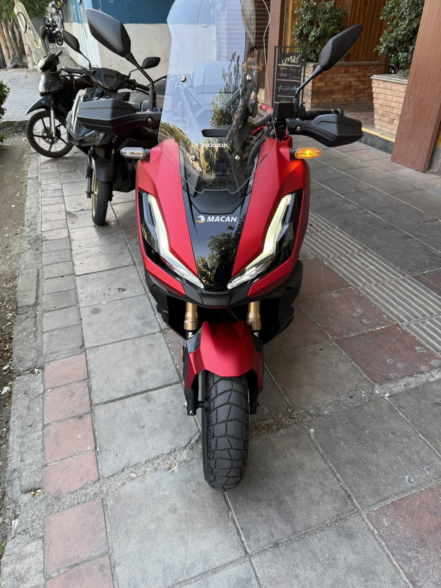 هوندا  ADV 350 2